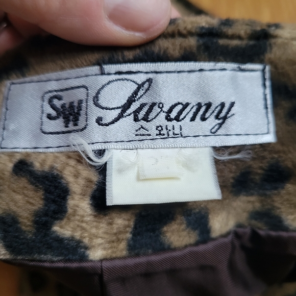 Sexy leopard print faux fur mini pencil skirt with flattering booty darts - Picture 5 of 5